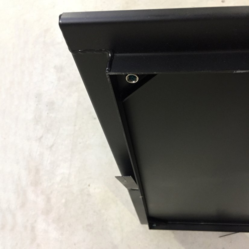 Chodníkový ocelový poklop, pozinkovaný, třída A15, s těsněním a uzamykáním