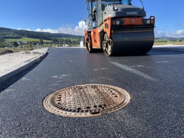 TŘÍDY ZATÍŽENÍ POKLOPŮ DLE EN 124 - CO ZNAMENAJÍ A JAK JE SPRÁVNĚ POUŽÍT
